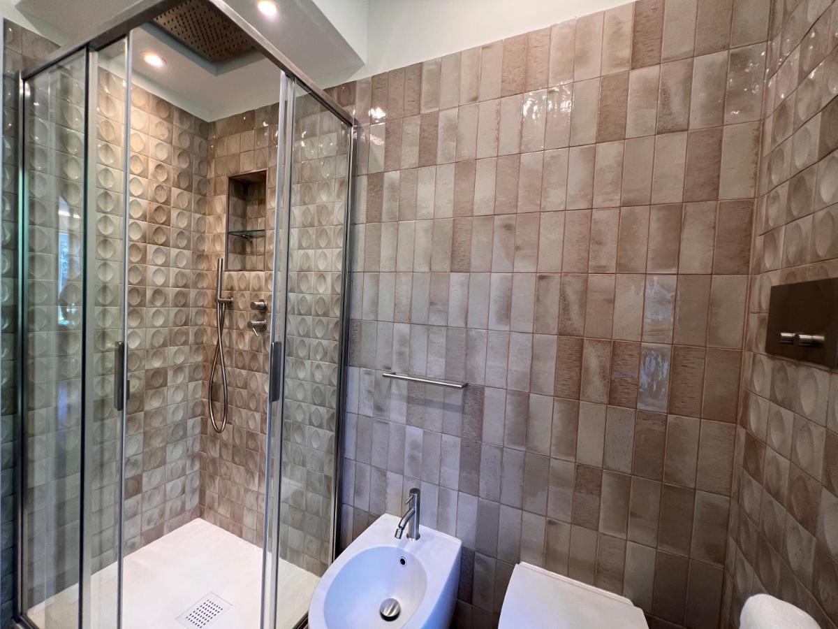 Val Di Sole 19-Iii Piano- Vista Mare- Vista Collina-Wifi 100Mg-Aria Condizionata In Tutte Le Stanze -L'Appartamento E' Stato Completamente Rinnovato Nel 2023 Rapallo Luaran gambar